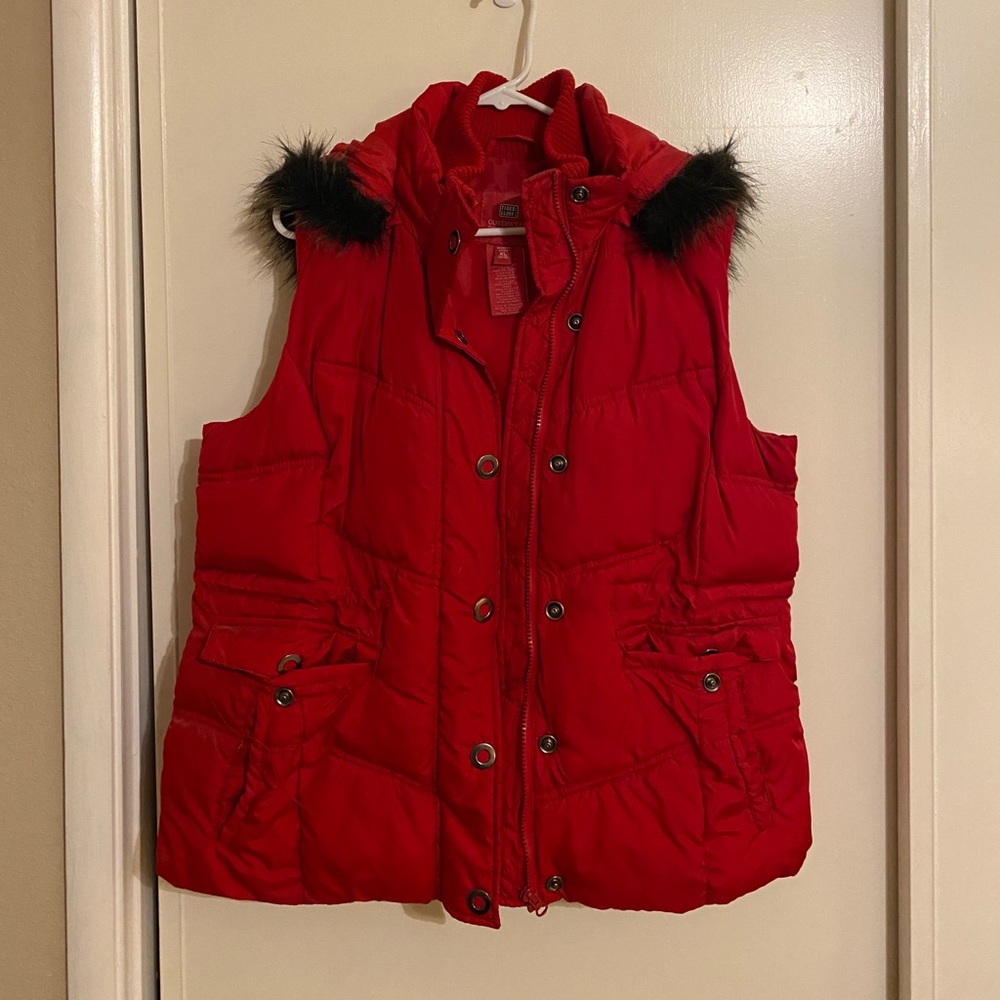 Faded Glory puffy vest in red, XL